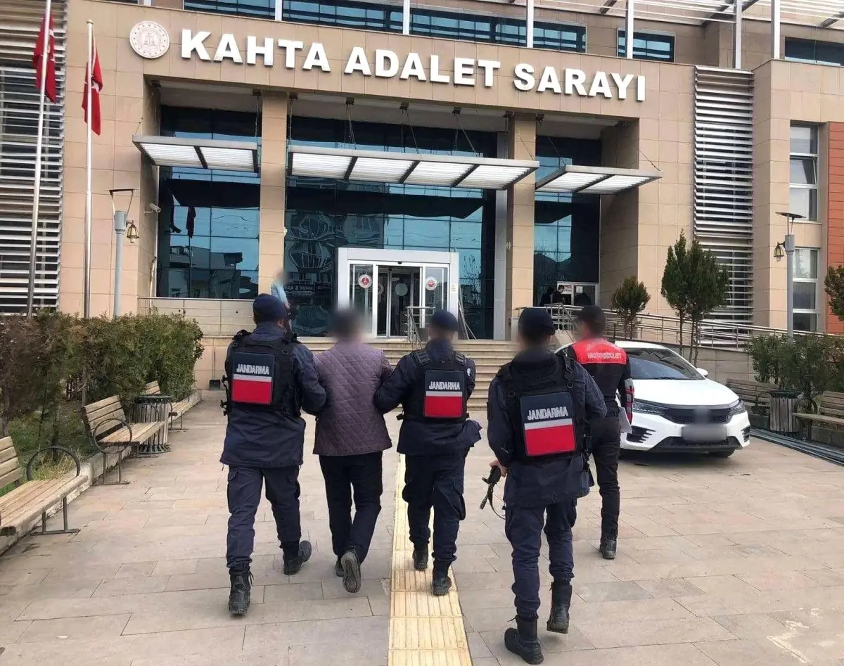 Adıyaman İl Jandarma Komutanlığı, 25 yıl müebbet hapis cezası olan şahsı yakaladı