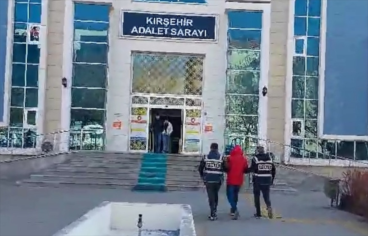 Kırşehir\'de Otomobilden Ses Cihazları Çalındı, Zanlı Gözaltına Alındı