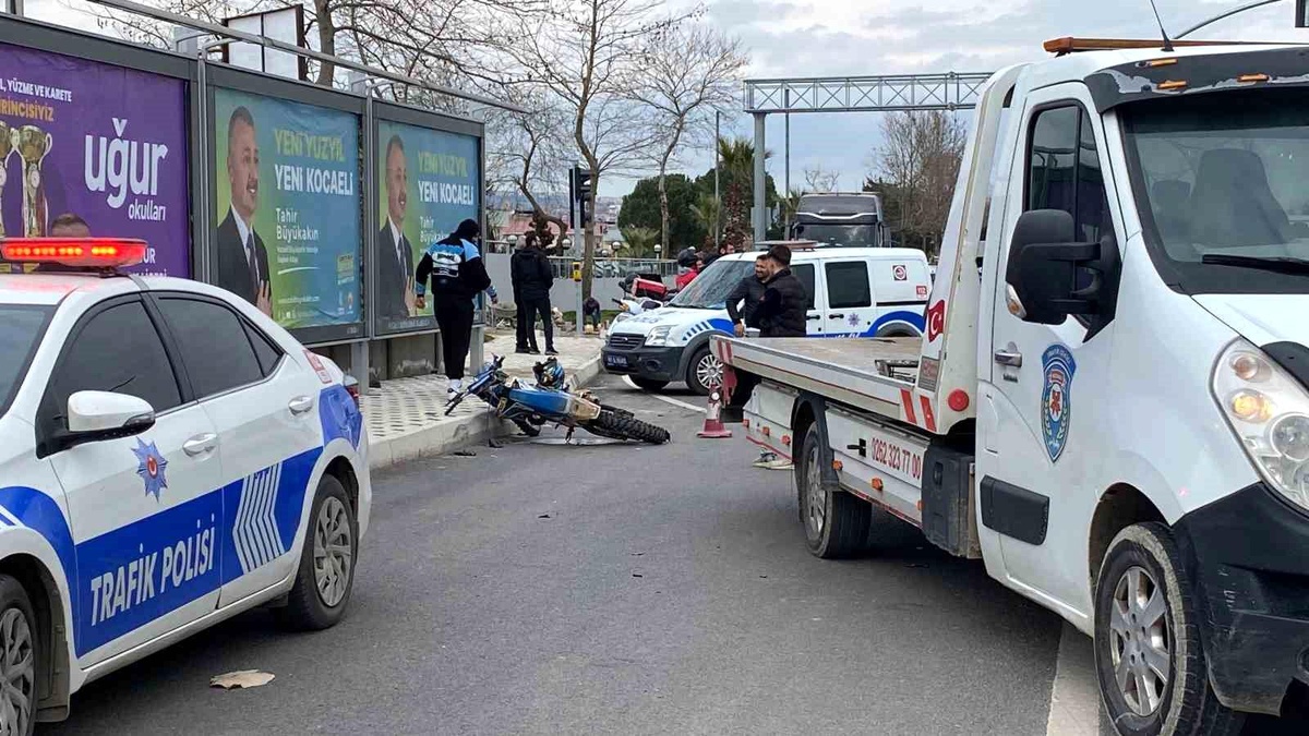 İzmit\'te motokros yarışında kaza: Motosiklet minibüsle çarpıştı