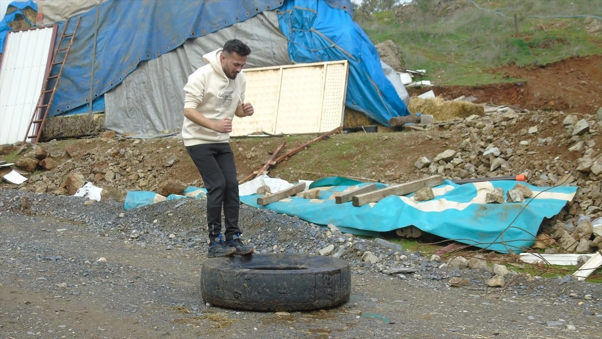 Depremde evini kaybeden sporcu, Alpagut Şampiyonası\'na hazırlanıyor