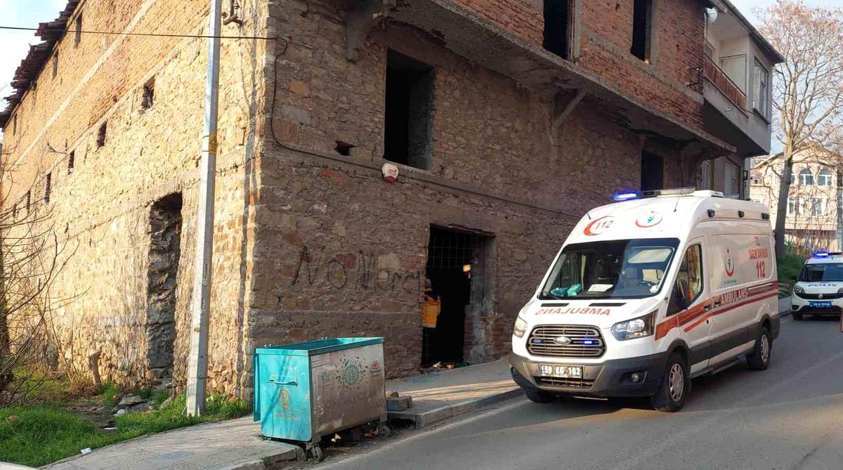 Tekirdağ\'ın Süleymanpaşa ilçesinde metruk bir binada erkek cesedi bulundu