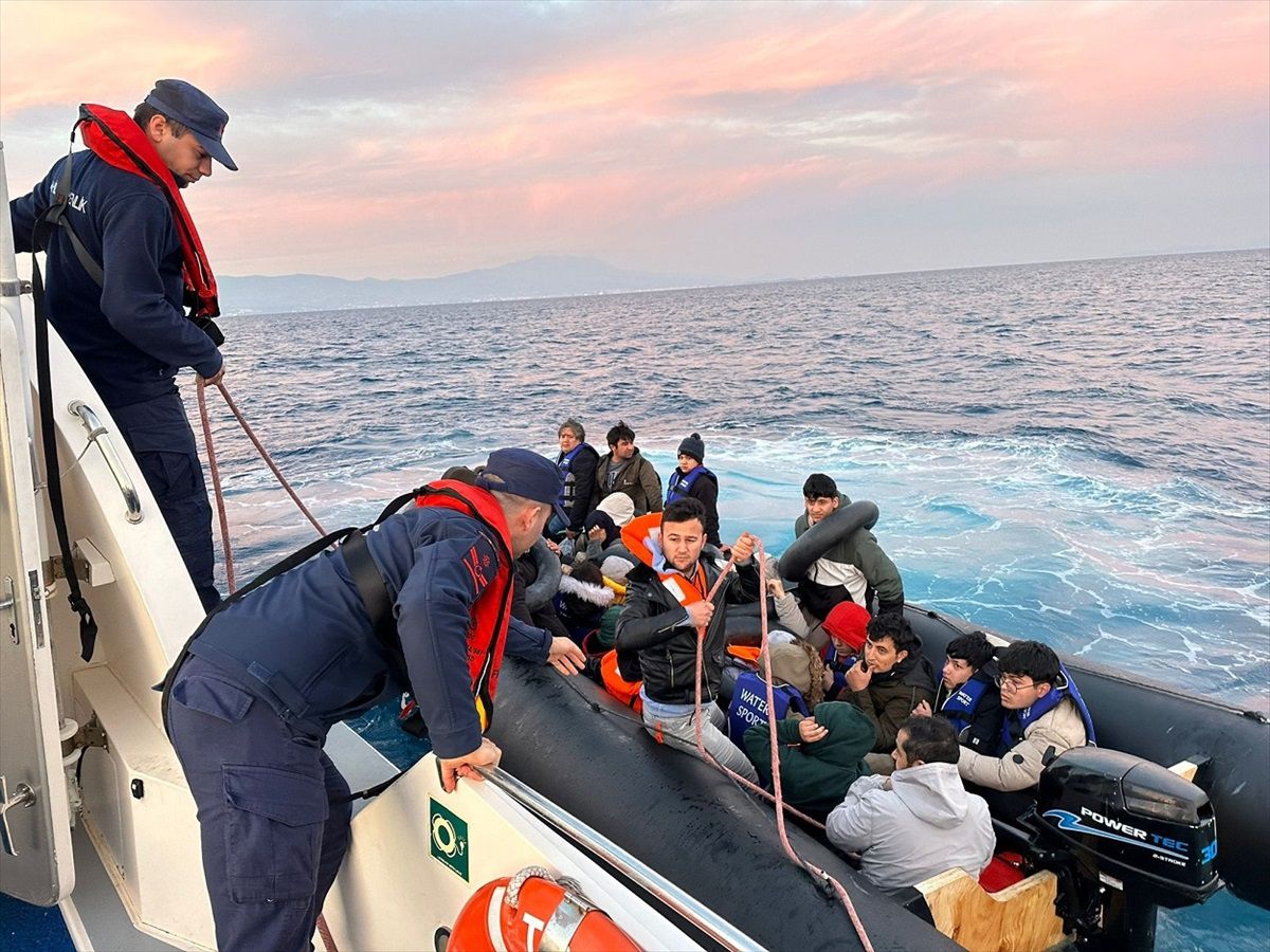 Bodrum açıklarında 17\'si çocuk 37 düzensiz göçmen yakalandı
