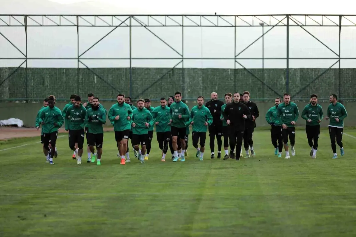 Kocaelispor\'un yeni teknik direktörü Mustafa Gürsel: İyi oynayan ve sonucu alan bir takım haline gelmemiz lazım