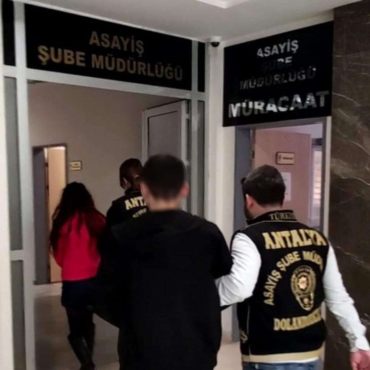 Antalya\'da Sosyal Medya Dolandırıcıları Yakalandı