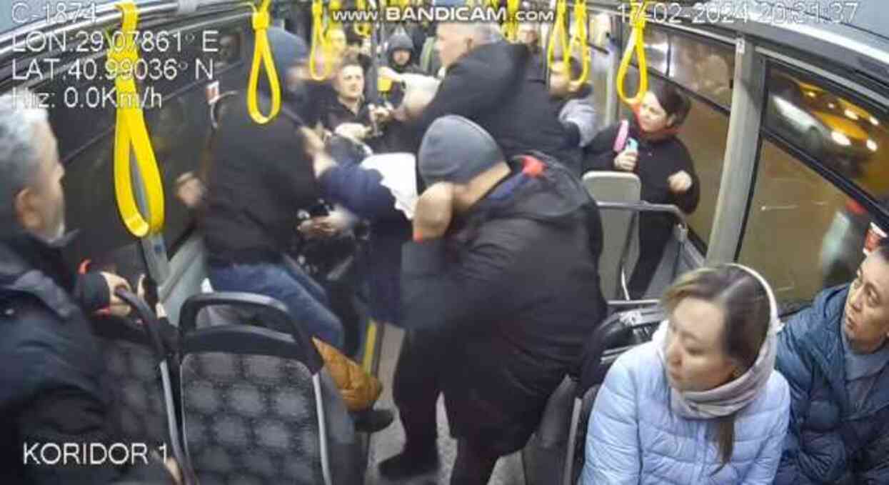 Otobüste yer isteyen kadına yumruk atan saldırgan serbest kaldı: Bir anlık öfkeyle oldu, pişmanım Otobüste yer isteyen kadına yumruk atan saldırgan serbest kaldı: Bir anlık öfkeyle oldu, pişmanım