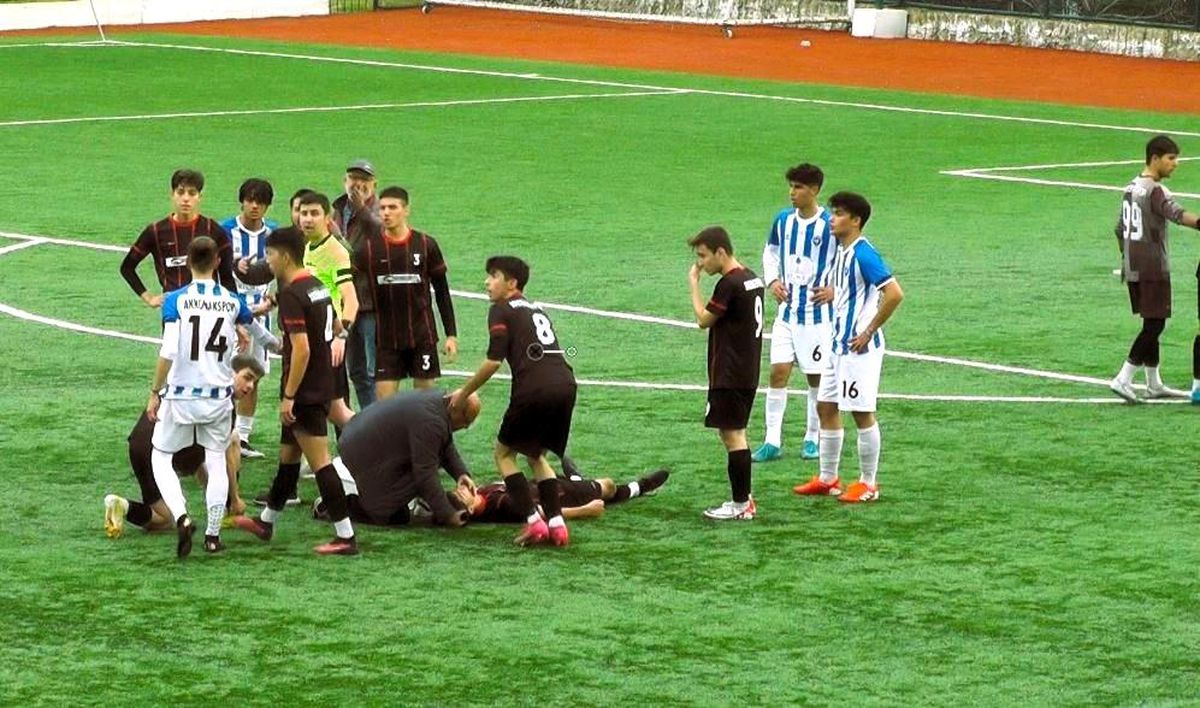 Denizli\'de U18 maçında bilincini kaybeden futbolcunun isteği yeşil sahalara dönmek