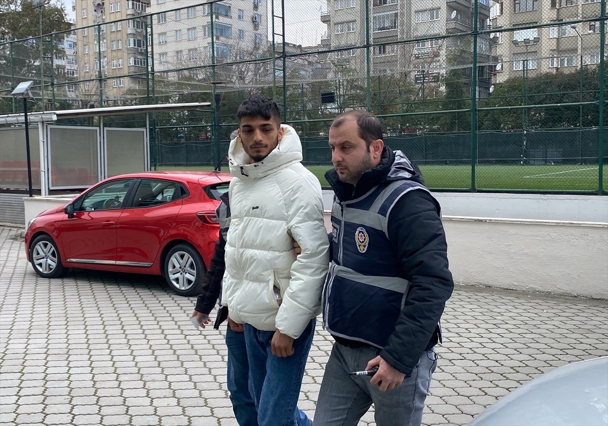 Samsun\'da Okul Müdürü Darbedildi, 3 Şüpheli Yakalandı