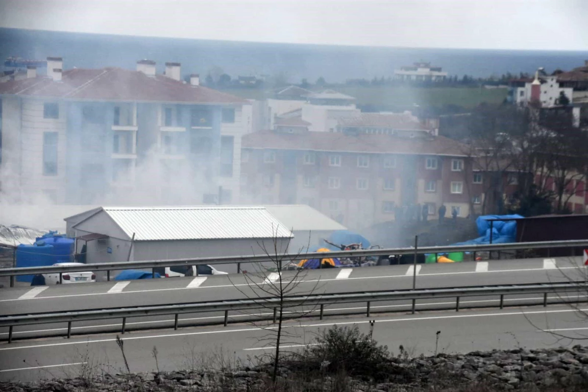 Sinop\'ta bir inşaat deposunda çıkan yangın korkuttu