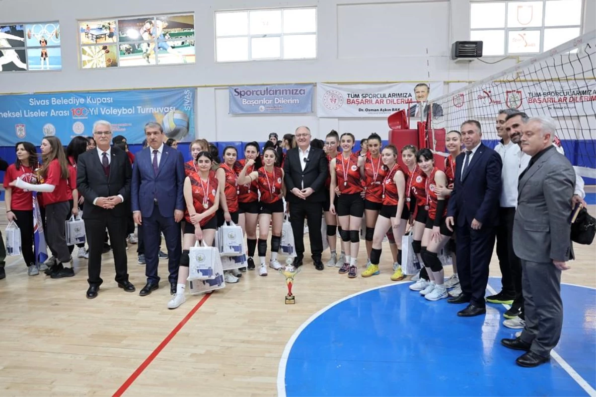 Sivas Belediyesi tarafından düzenlenen voleybol turnuvası sona erdi