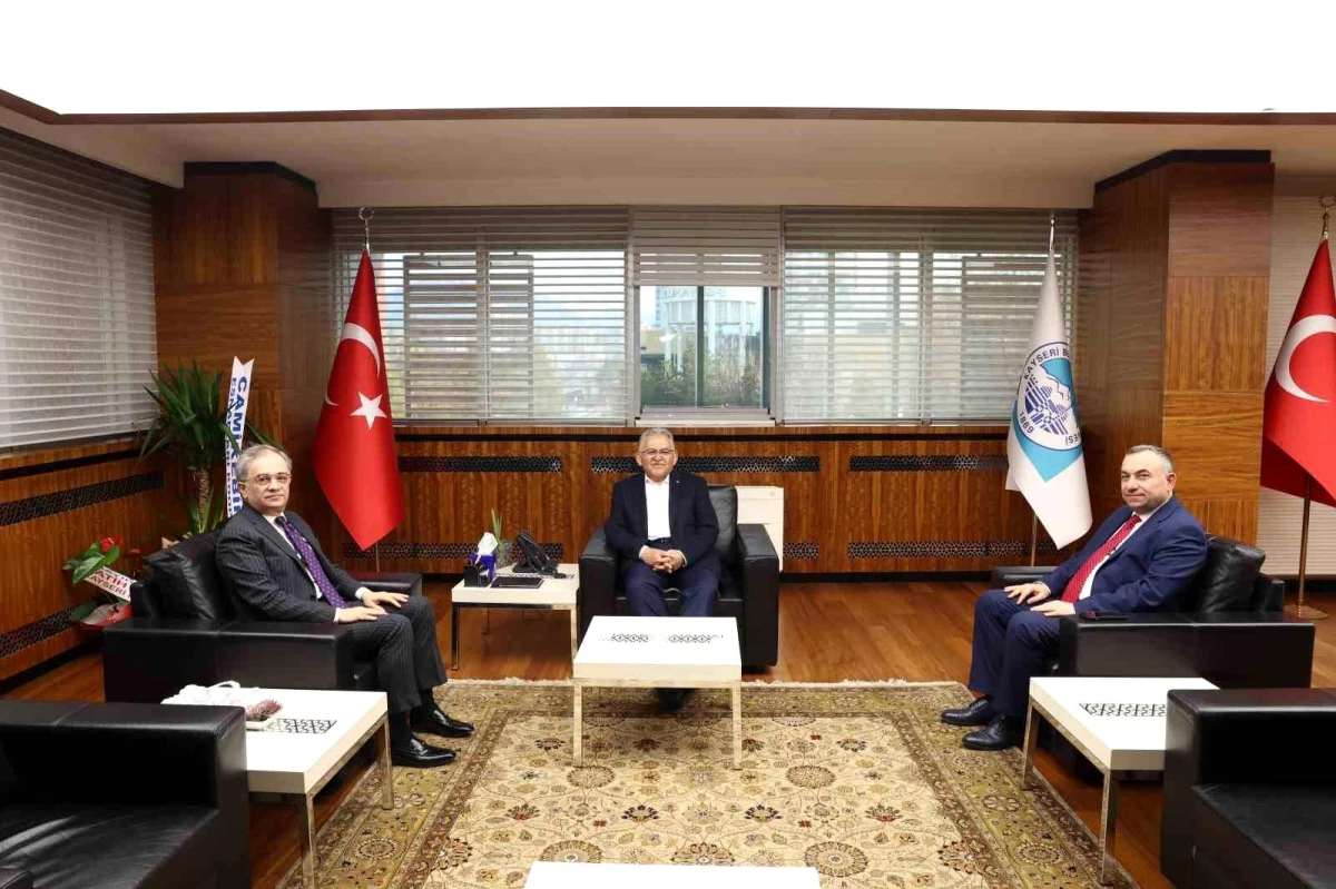 Türkiye Belediyeler Birliği Genel Sekreteri ve Yardımcısı Kayseri Büyükşehir Belediye Başkanı\'nı ziyaret etti