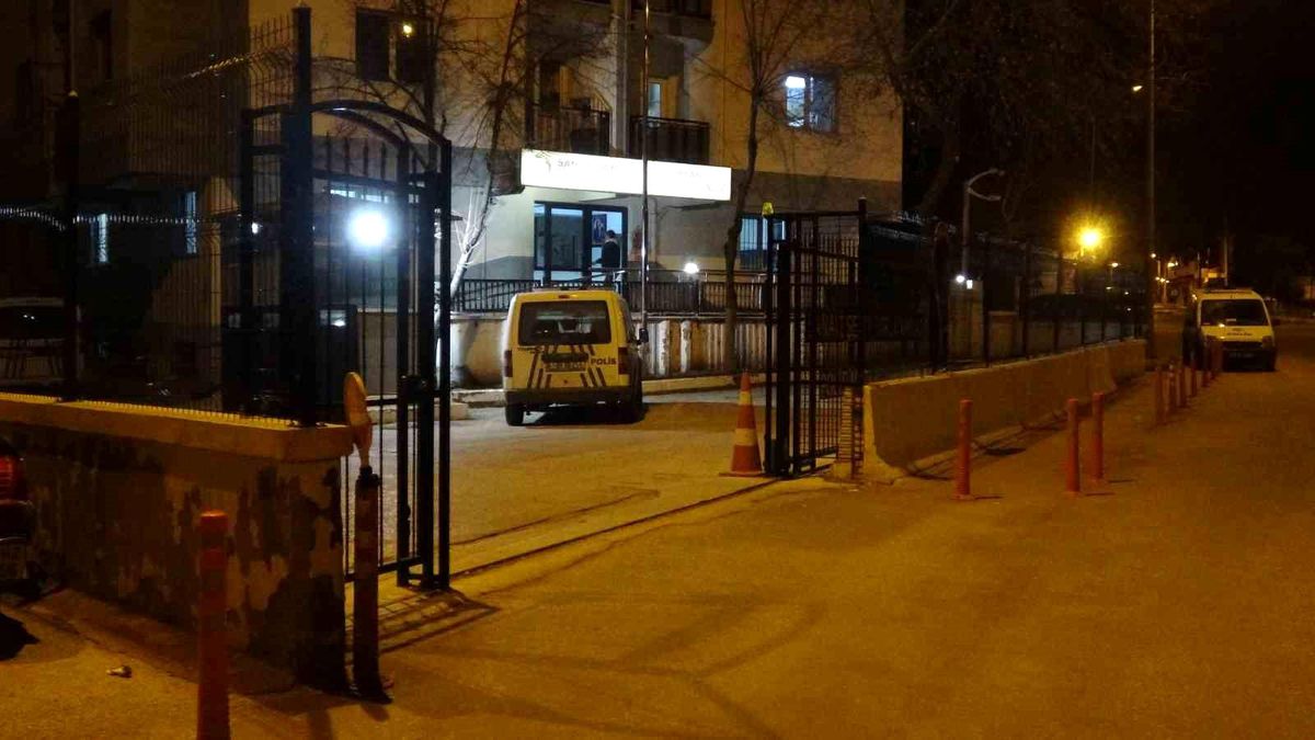 Isparta\'da Taksi Şoförü Unutulan Çantayı Polise Teslim Etti