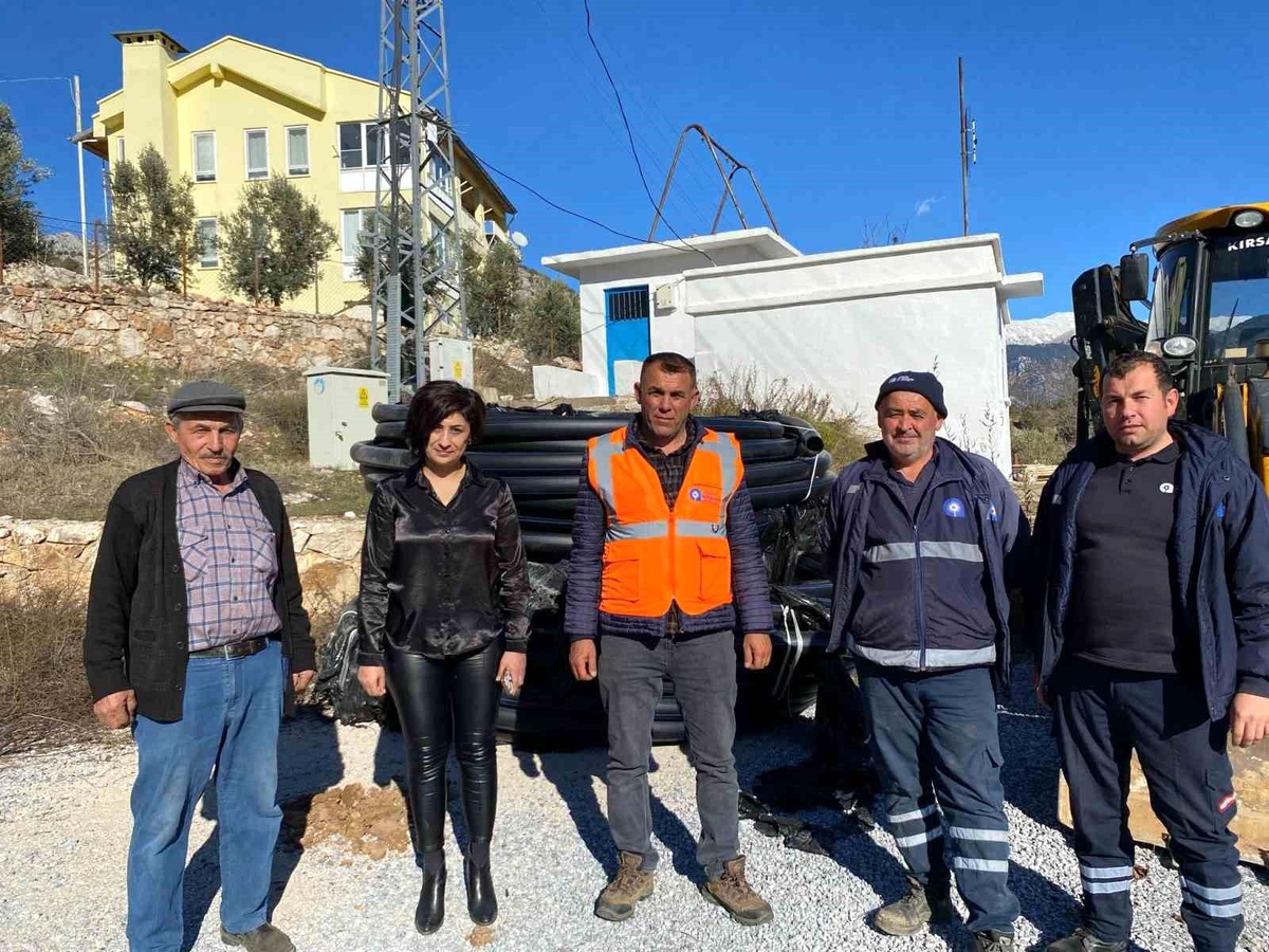 Antalya Büyükşehir Belediyesi Tarımsal Hizmetler Dairesi Sulama Borusu Desteği Sağladı