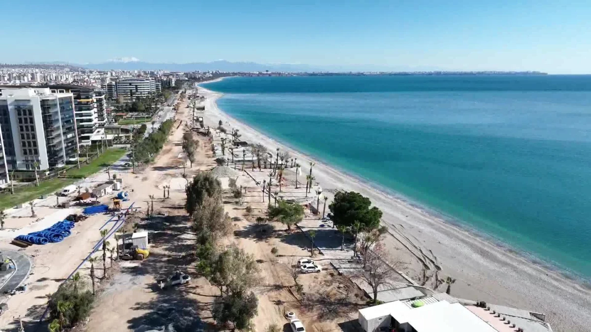 Antalya Büyükşehir Belediyesi Konyaaltı Sahili\'nde Çevre Düzenleme Projesi