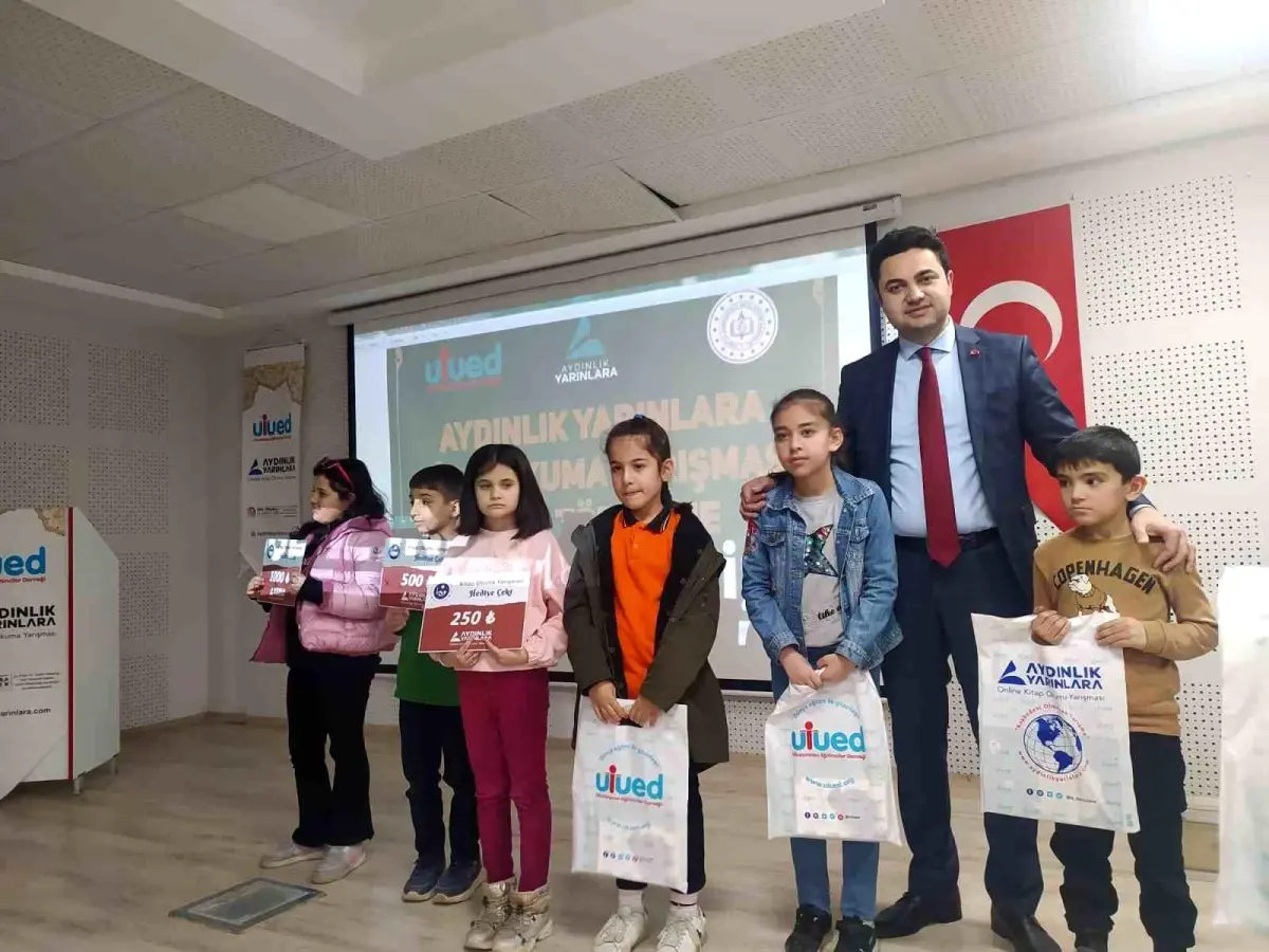 Gölbaşı İmam Hatip Lisesi\'nden Aydınlık Yarınlara Kitap Okuma Yarışması