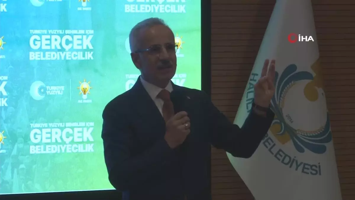 Bakan Uraloğlu, Süveyş Kanalı\'na alternatif Fav Limanı projesini anlattı