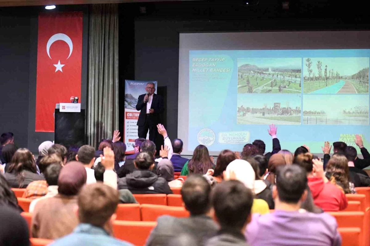 Başkan Büyükkılıç, Abdullah Gül Üniversitesi\'nde öğrencilere hizmetleri anlattı