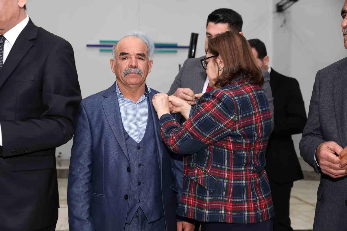 Gaziantep Büyükşehir Belediye Başkanı Fatma Şahin\'in Yavuzeli\'ndeki Seçim Beyannamesi Toplantısı Sonrası İYİ Parti Üyeleri AK Parti\'ye Geçti