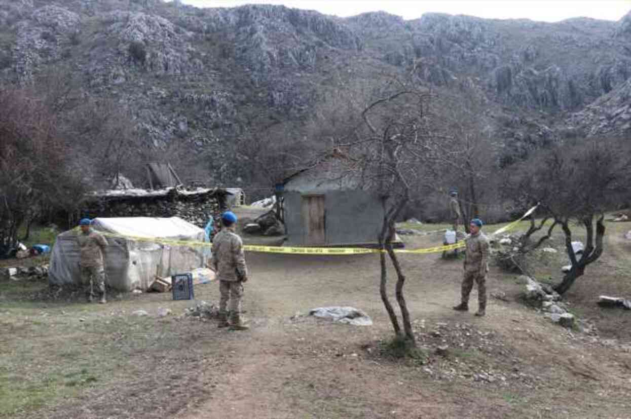Burdur'da Dağlık Alandaki Kulübede Çoban Ölü Bulundu, 2 Kardeşi ve Babası Gözaltına Alındı Burdur'da Dağlık Alandaki Kulübede Çoban Ölü Bulundu, 2 Kardeşi ve Babası Gözaltına Alındı