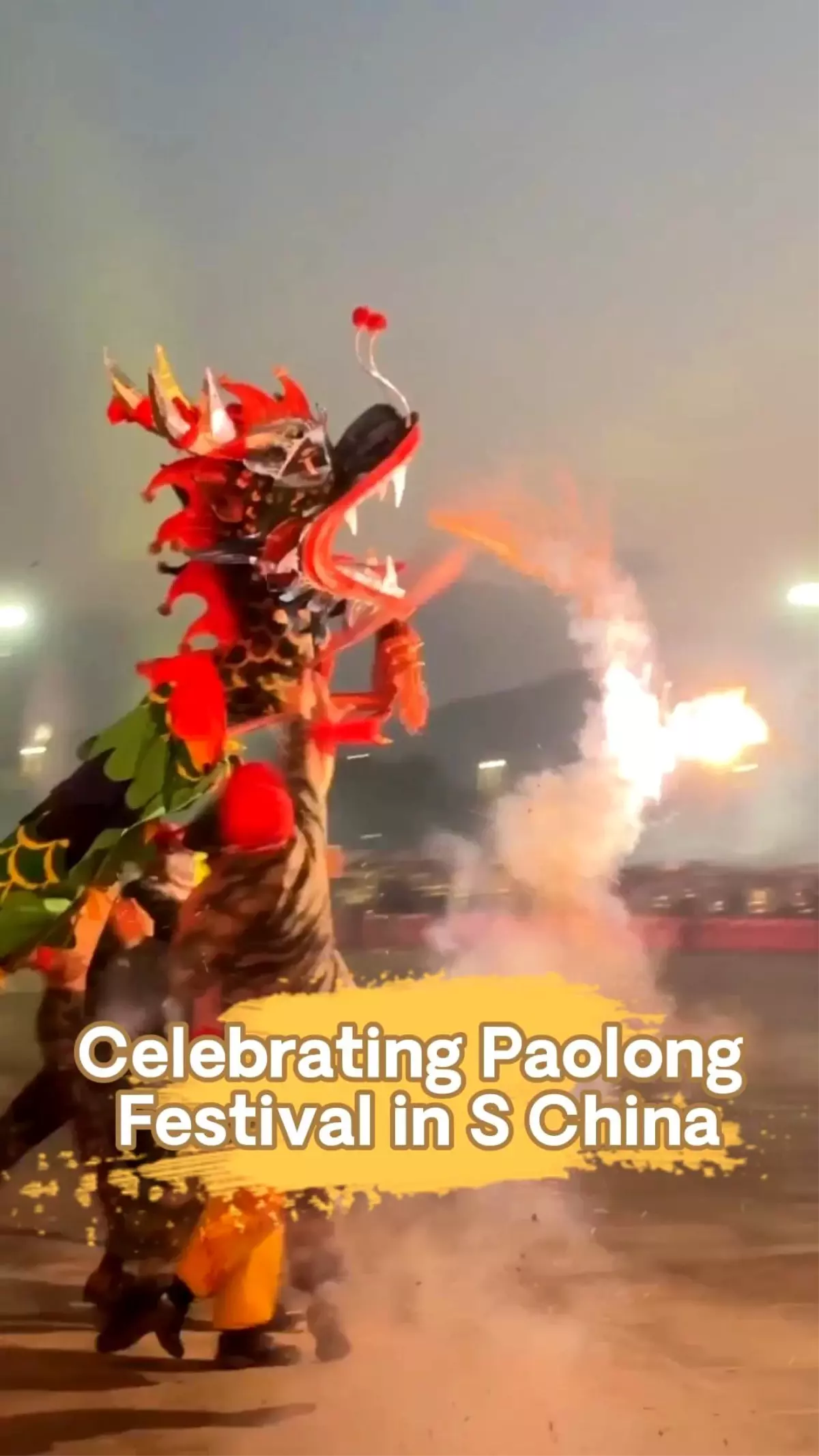 Çin\'de Havai Fişekli Ejderha Festivali Kutlamaları