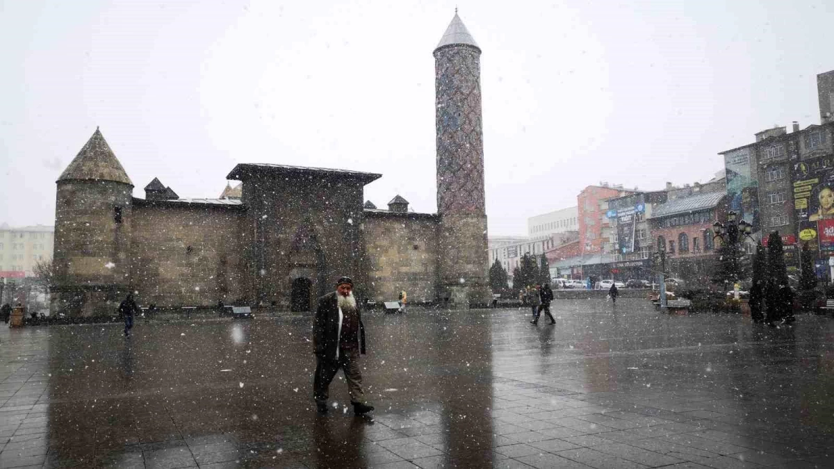 Meteoroloji: Erzurum\'da 2 günlük kar yağışı başladı