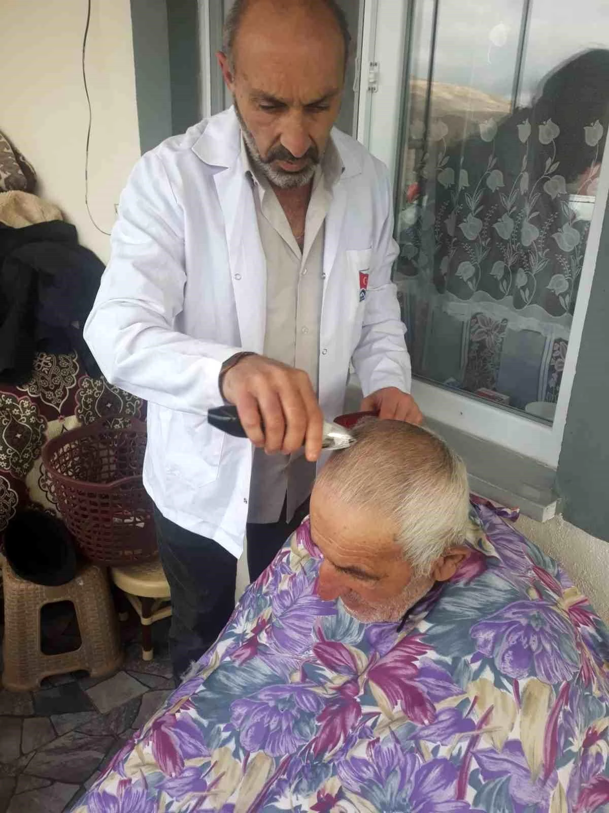 Sivas\'ta Engelli ve Yaşlı Vatandaşlara Evde Berber Hizmeti