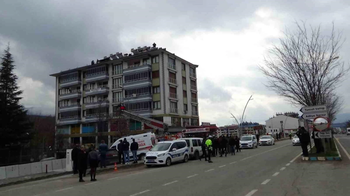 Tunceli\'de intihar girişiminde bulunan şahıs çatıdan indirildi