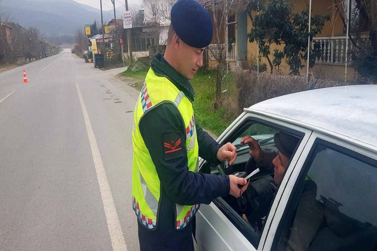 Balıkesir\'de jandarma ekipleri trafik kazalarını azaltmak için denetimleri sıklaştırdı