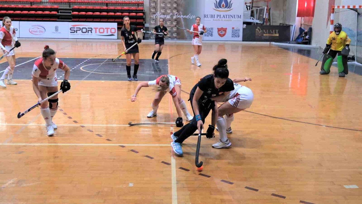 Alanya\'da Kadınlar Salon Hokeyi Avrupa Şampiyon Kulüpler Kupası Başladı