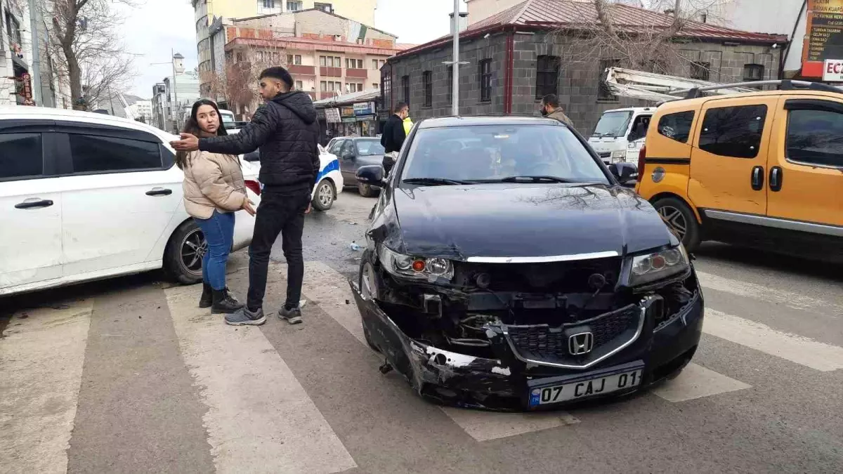 Kars\'ta trafik kazasında 1 kişi yaralandı