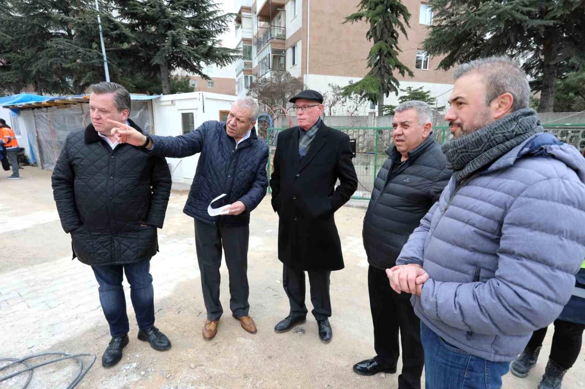Odunpazarı Belediye Başkanı Kazım Kurt, 100. Yıl Kültür Merkezi\'nin İnşaatını İnceledi