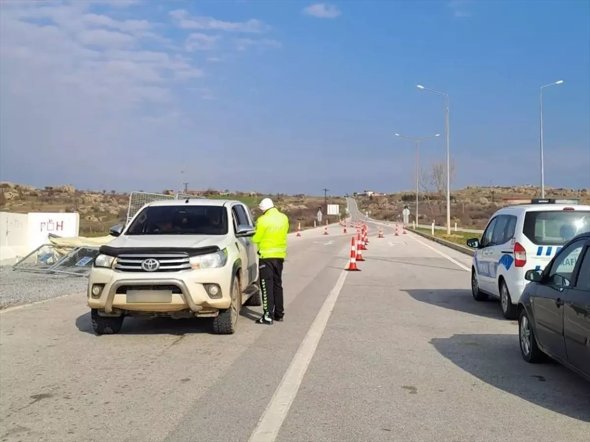 Kırklareli\'nde trafik denetimlerinde 14 araç trafikten men edildi, 9 sürücünün ehliyetine el konuldu