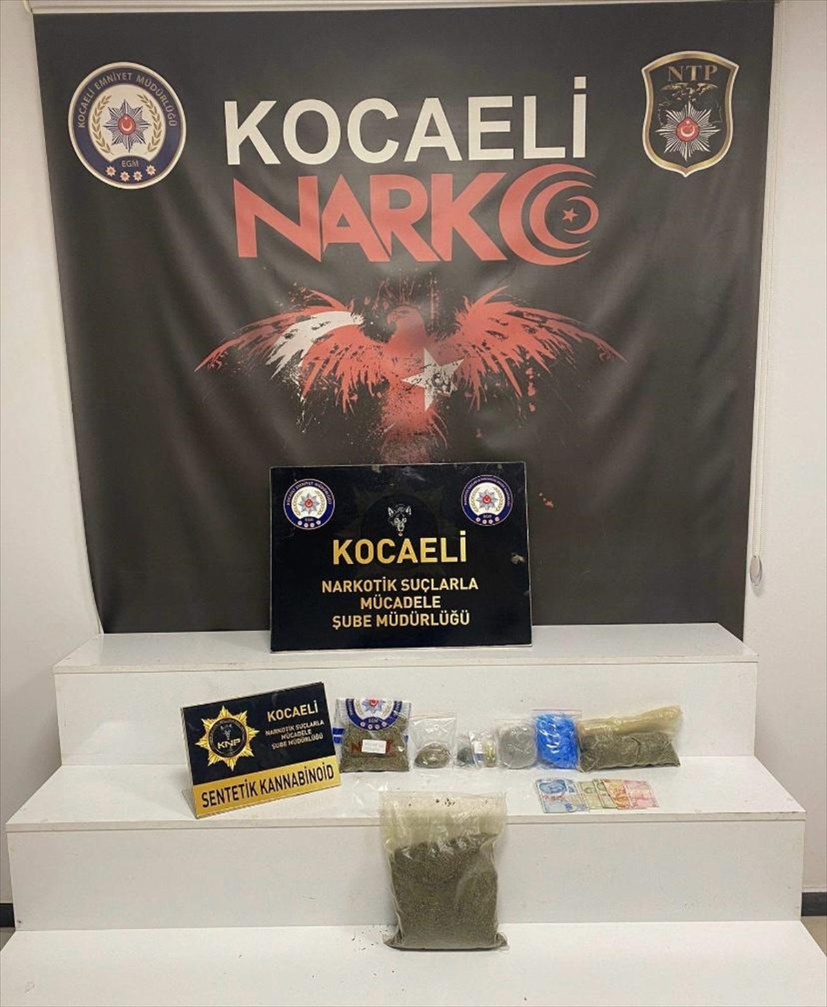 Kocaeli\'de Uyuşturucu Operasyonunda 3 Zanlı Tutuklandı