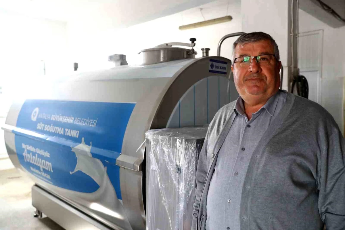 Antalya Büyükşehir Belediyesi, Yazır Mahallesi\'nde çiftçilere süt tankı tahsis etti