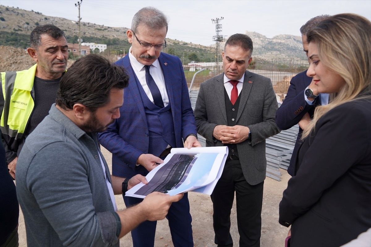 Adana\'da yapımı süren canlı hayvan pazarı Kurban Bayramı öncesi tamamlanacak