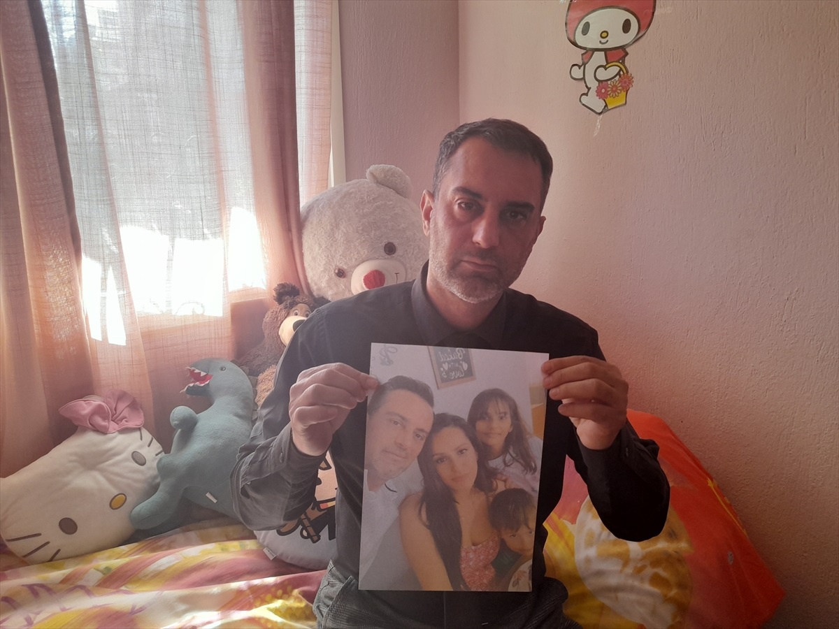 Kuşadası\'nda yaşayan Alper Sancaktar, eşinin çocuklarıyla Meksika\'ya gitmesinin ardından geri dönmediğini iddia etti
