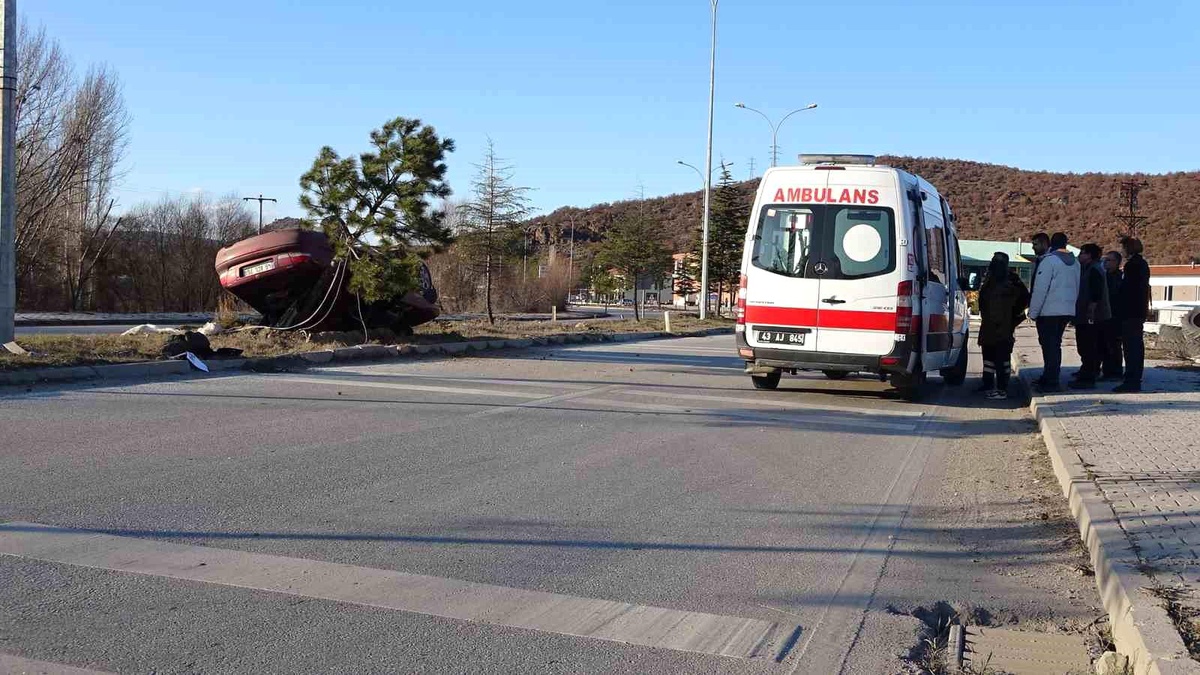 Kütahya\'da Otomobil Takla Attı: 2 Yaralı