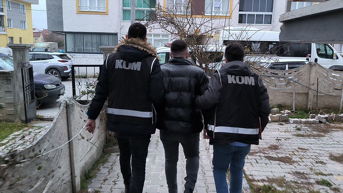 Kütahya\'da tefecilik iddiasıyla gözaltına alınan 10 şüpheliden 3\'ü tutuklandı