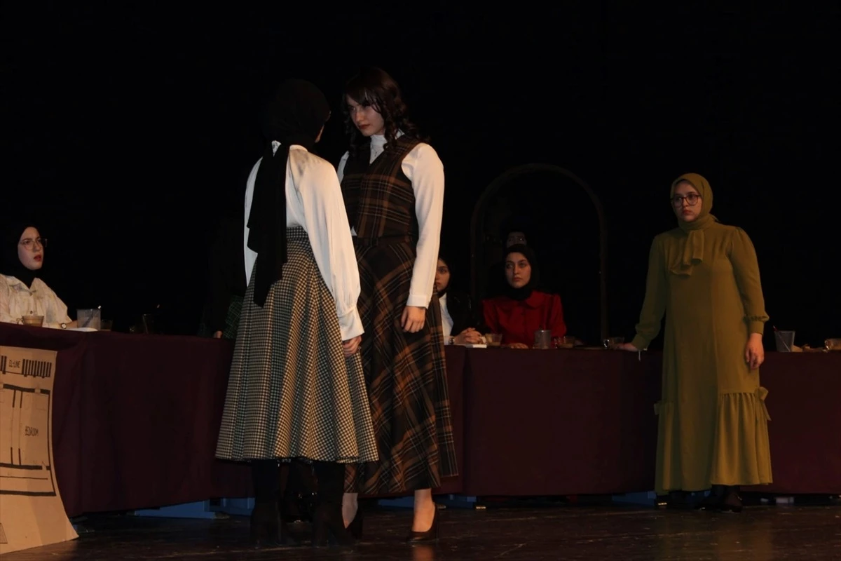 Mahmut Sami Ramazanoğlu Anadolu İmama Hatip Lisesi öğrencileri İngilizce tiyatro gösterisi gerçekleştirdi
