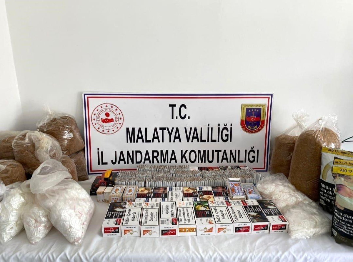 Malatya\'da Kaçak Tütün Operasyonu: Çok Sayıda Kaçak Tütün ve Tütün Ürünü Ele Geçirildi