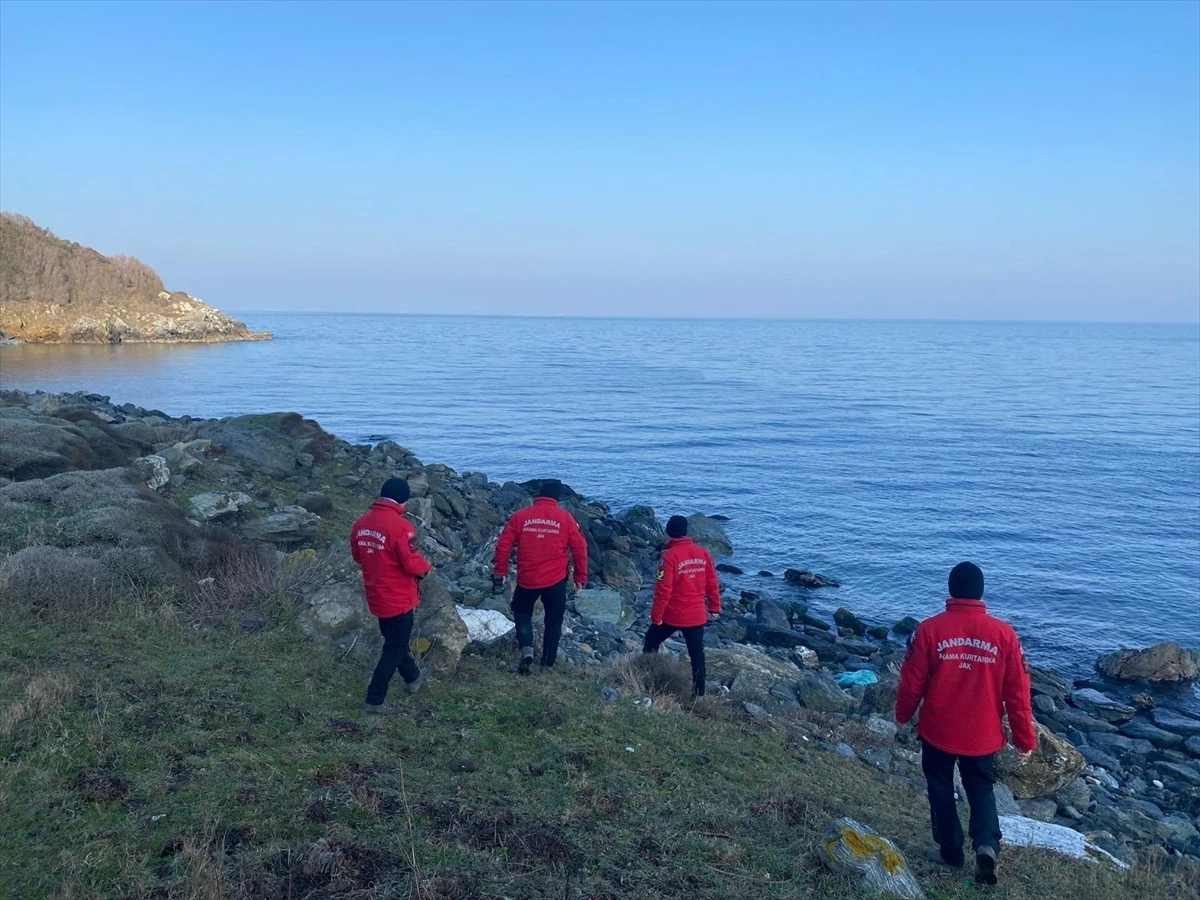 Marmara Denizi\'nde Batuhan A adlı kargo gemisindeki kayıp mürettebat için arama kurtarma çalışmaları devam ediyor