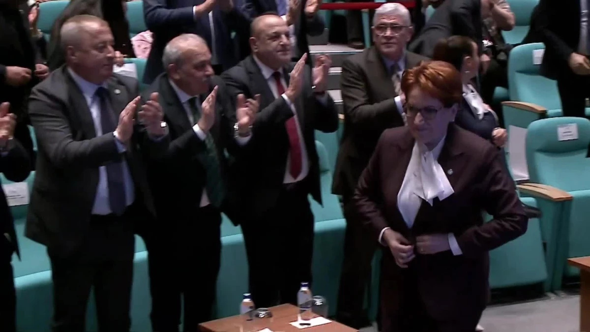 Meral Akşener, İzmir\'de Aday Tanıtım ve Proje Lansman Toplantısı\'nda Konuştu: "Birine Göre Gavur İzmir\'sin, Öbürüne Göre Mecbur İzmir\'sin.