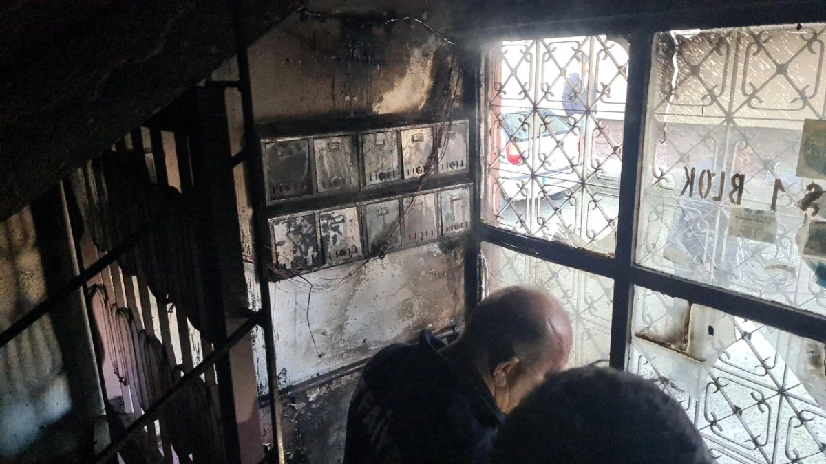 Zonguldak\'ta bir apartmanın merdiven boşluğunda yangın çıktı