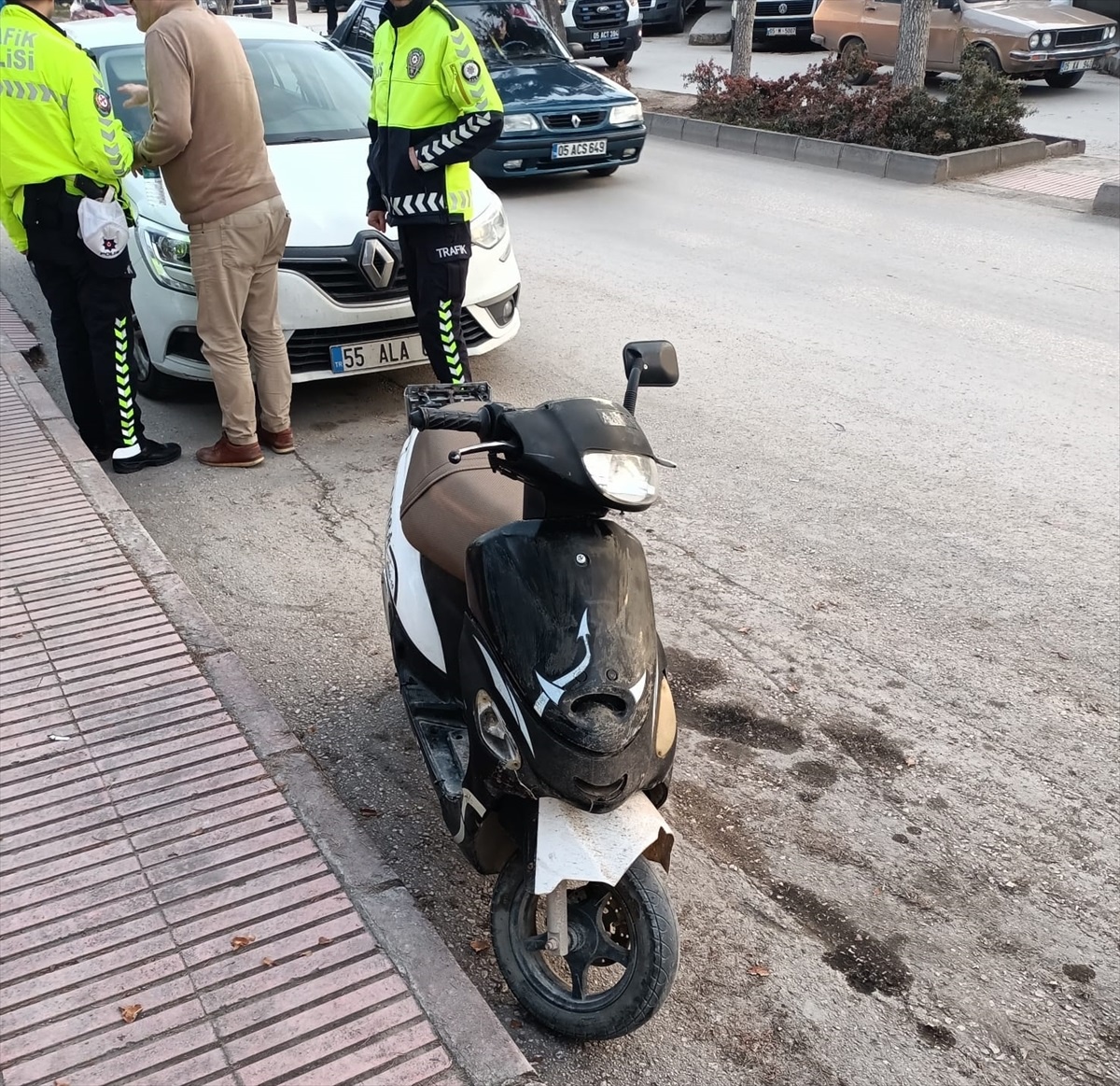 Amasya Merzifon\'da Otomobil ve Motosiklet Çarpıştı: 1 Yaralı