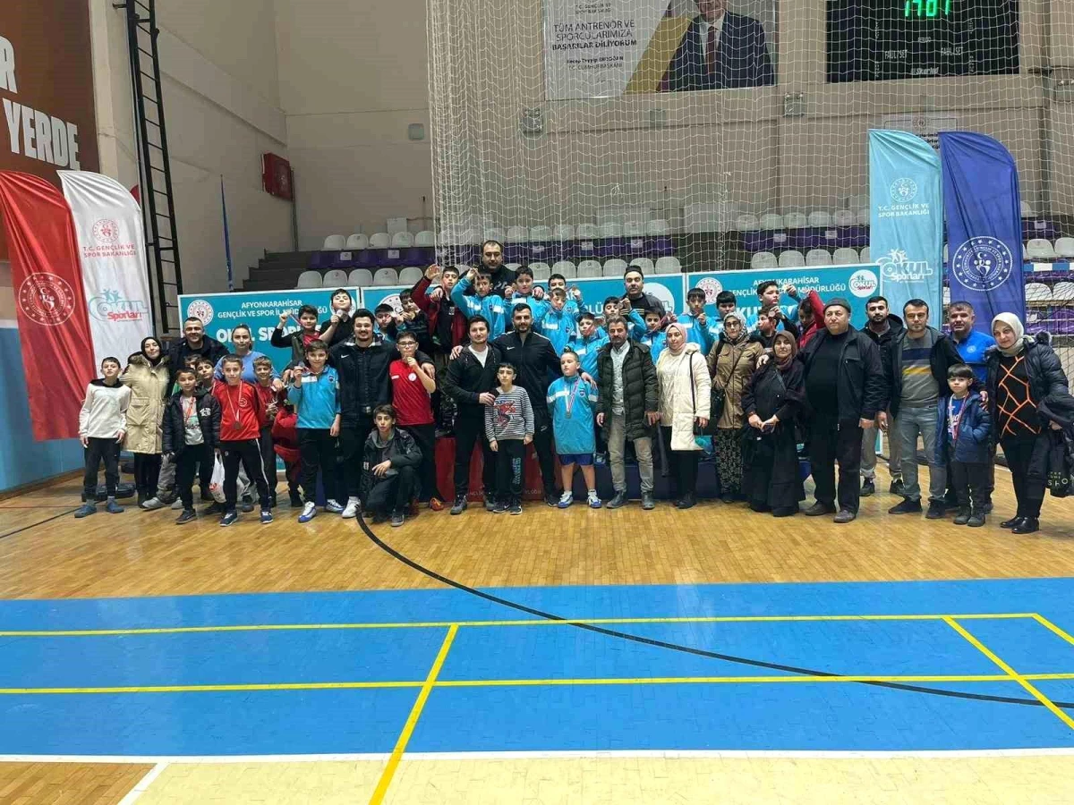 Afyonkarahisar\'da Okul Sporları Güreş Müsabakaları Sonuçlandı