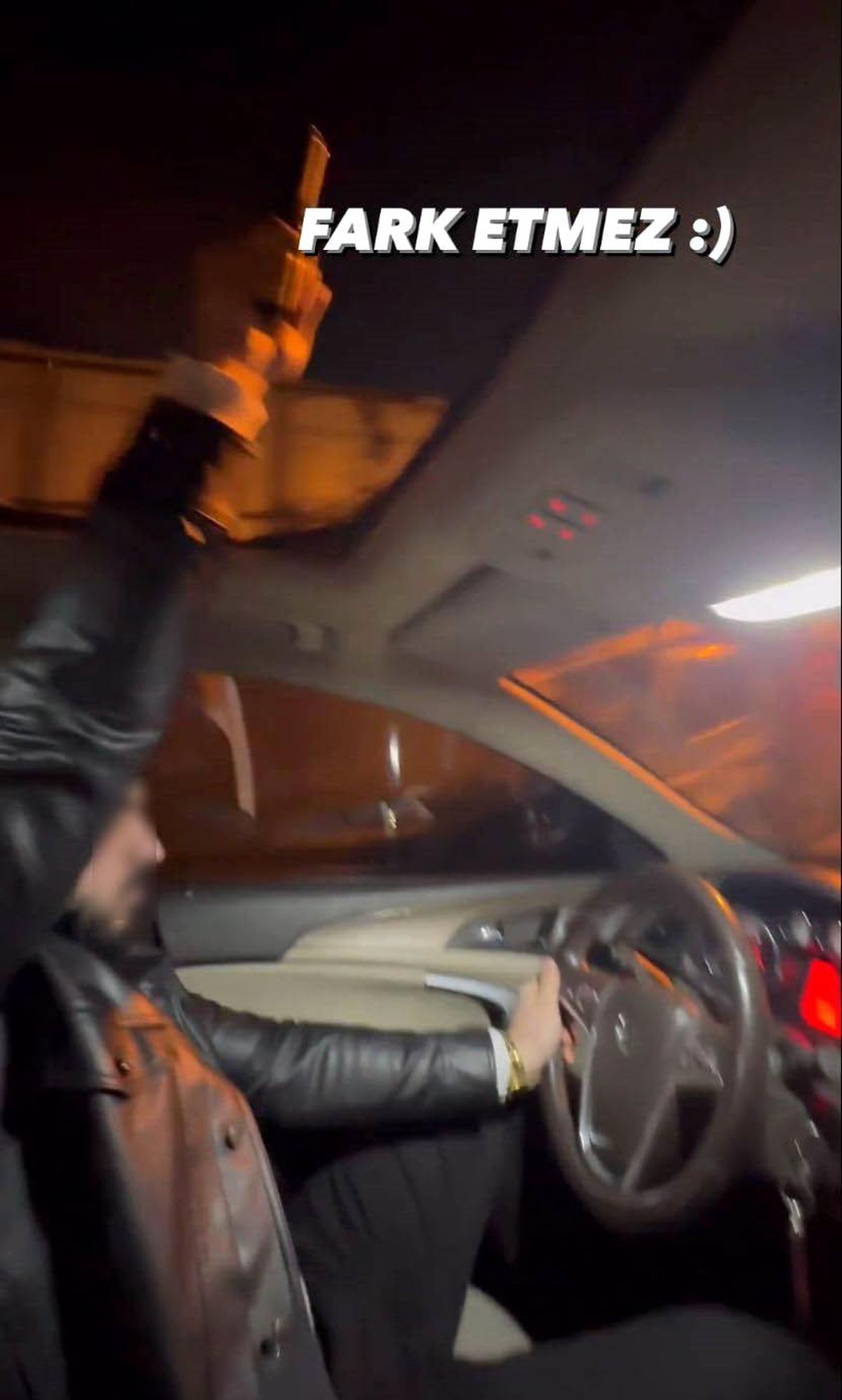 Pendik\'te Araç Sürücüsü Sunroofunu Açarak Rastgele Ateş Açtı