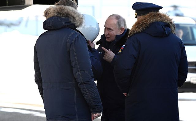 Putin, Rus stratejik bombardıman uçağı ile uçuş gerçekleştirdi Putin, Rus stratejik bombardıman uçağı ile uçuş gerçekleştirdi