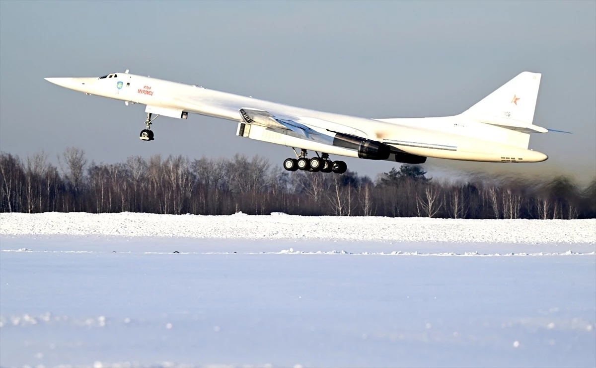 Rus lider Putin, nükleer silah taşıma kapasitesine sahip bombardıman uçağıyla uçtu