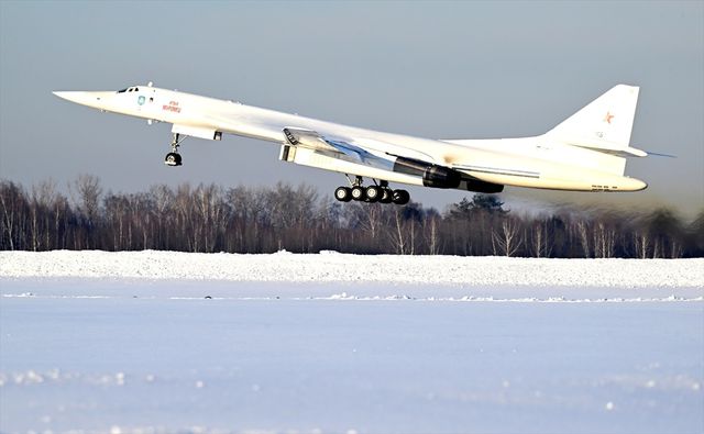 Putin, Rus stratejik bombardıman uçağı ile uçuş gerçekleştirdi Putin, Rus stratejik bombardıman uçağı ile uçuş gerçekleştirdi