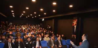 Hakkari Şemdinli'de polisler öğrencilere trafik kurallarını anlattı