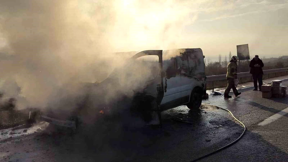 Bursa-Yalova Karayolunda Minibüs Yangını